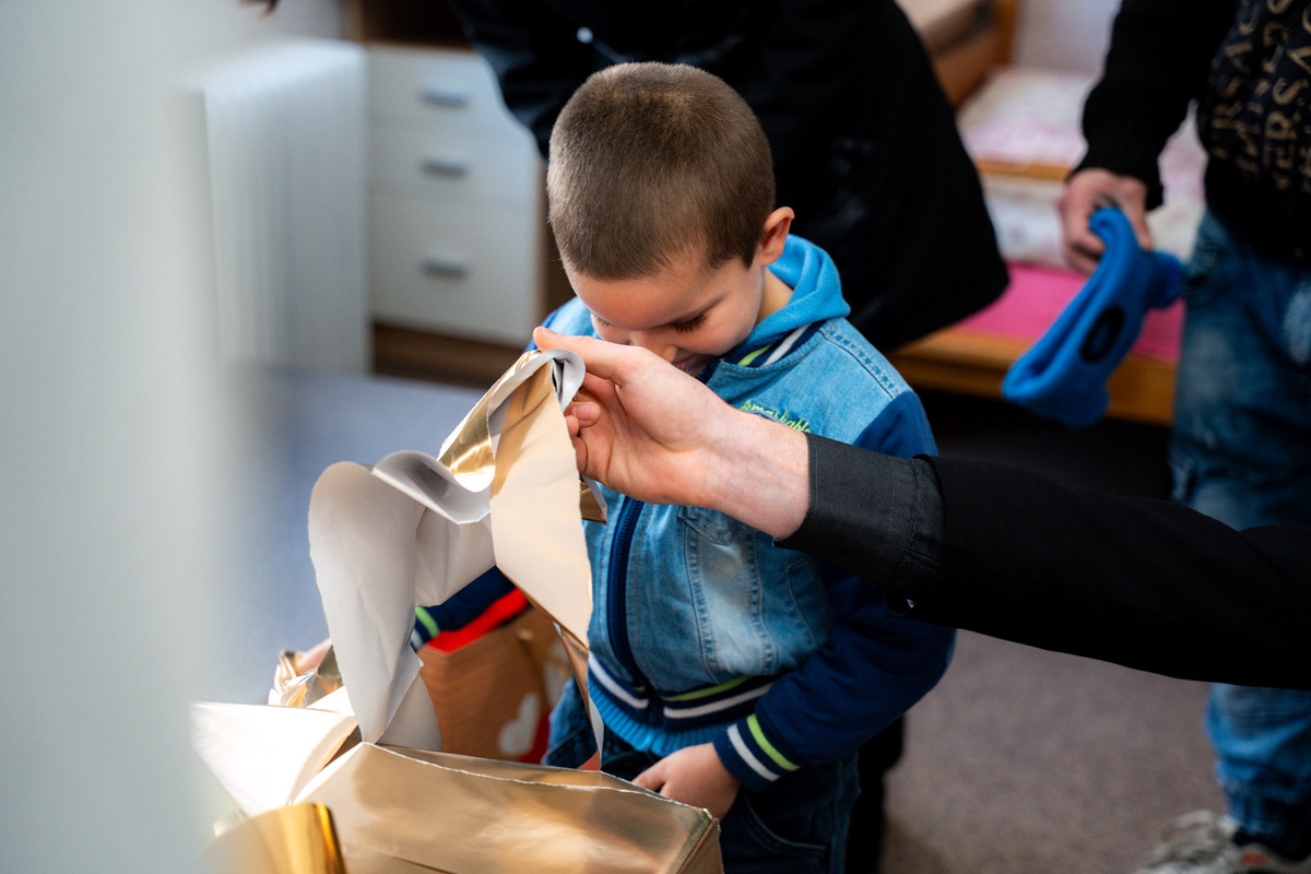 FOTO: Košice odovzdali ďalší mestský byt, tentoraz otcovi samoživiteľovi s dvoma deťmi, foto 1