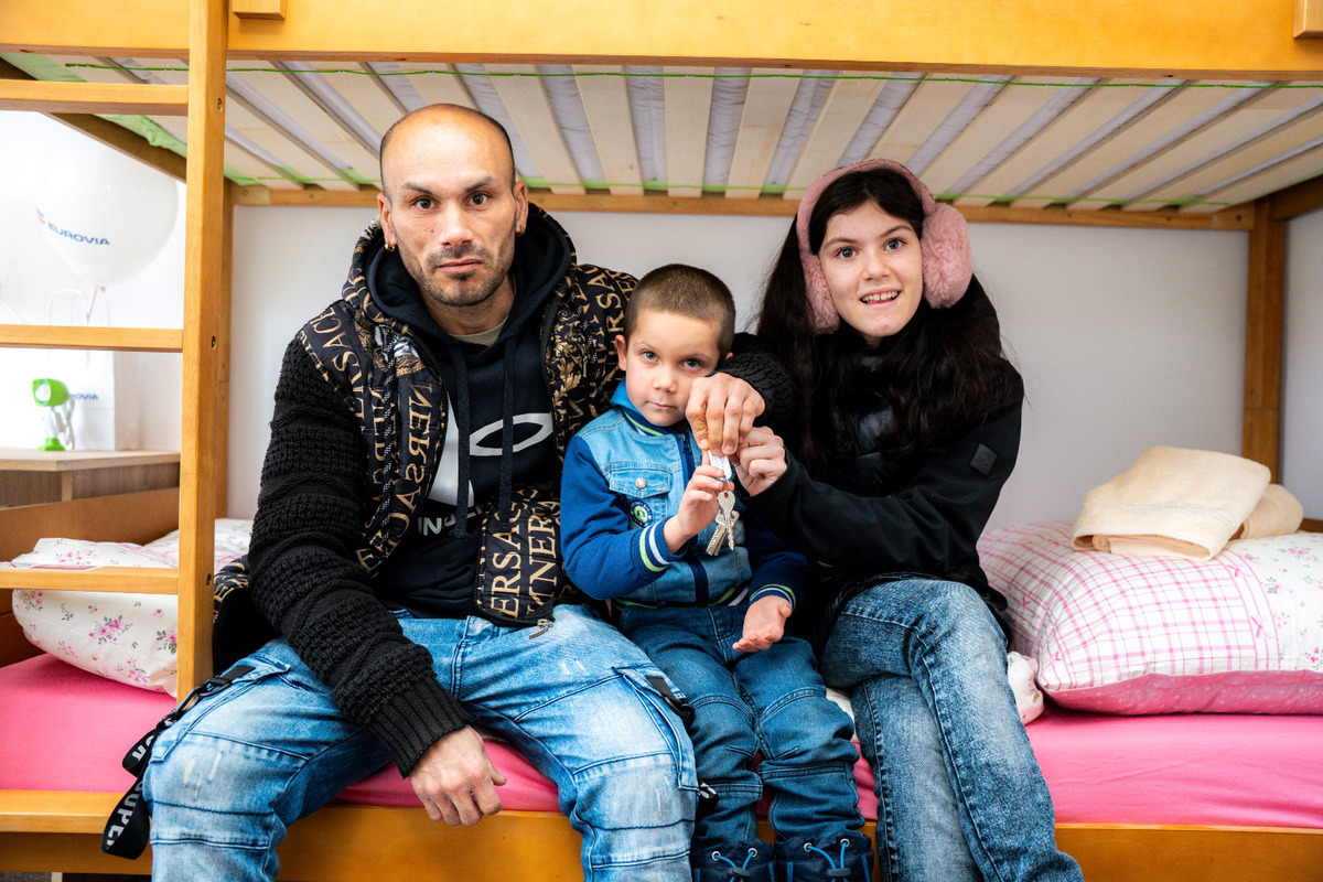 FOTO: Košice odovzdali ďalší mestský byt, tentoraz otcovi samoživiteľovi s dvoma deťmi, foto 3