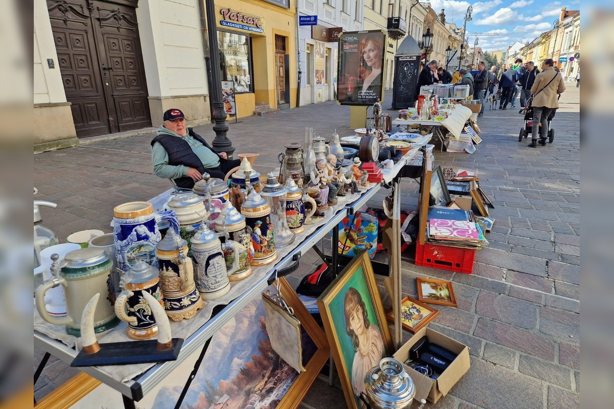 FOTO: Burza starožitností pri Dóme sv. Alžbety v Košiciach, foto 1