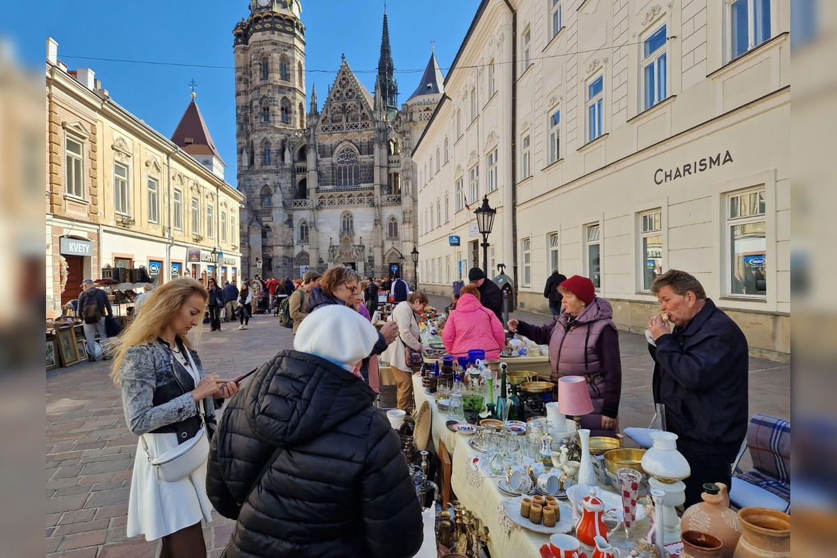 FOTO: Burza starožitností pri Dóme sv. Alžbety v Košiciach, foto 2