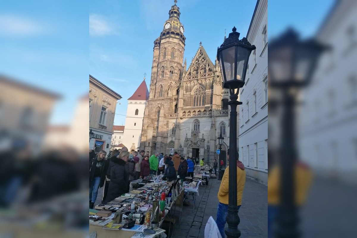 FOTO: Burza starožitností pri Dóme sv. Alžbety v Košiciach, foto 5