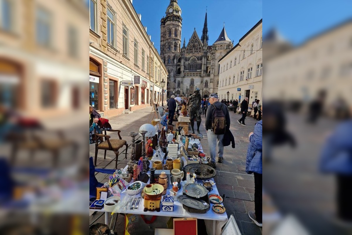 FOTO: Burza starožitností pri Dóme sv. Alžbety v Košiciach, foto 6