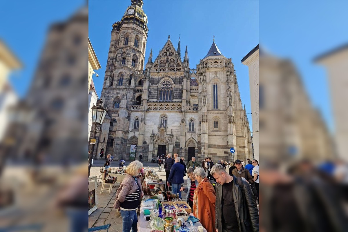 FOTO: Burza starožitností pri Dóme sv. Alžbety v Košiciach, foto 7