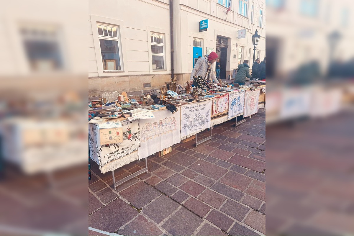 FOTO: Burza starožitností pri Dóme sv. Alžbety v Košiciach, foto 10