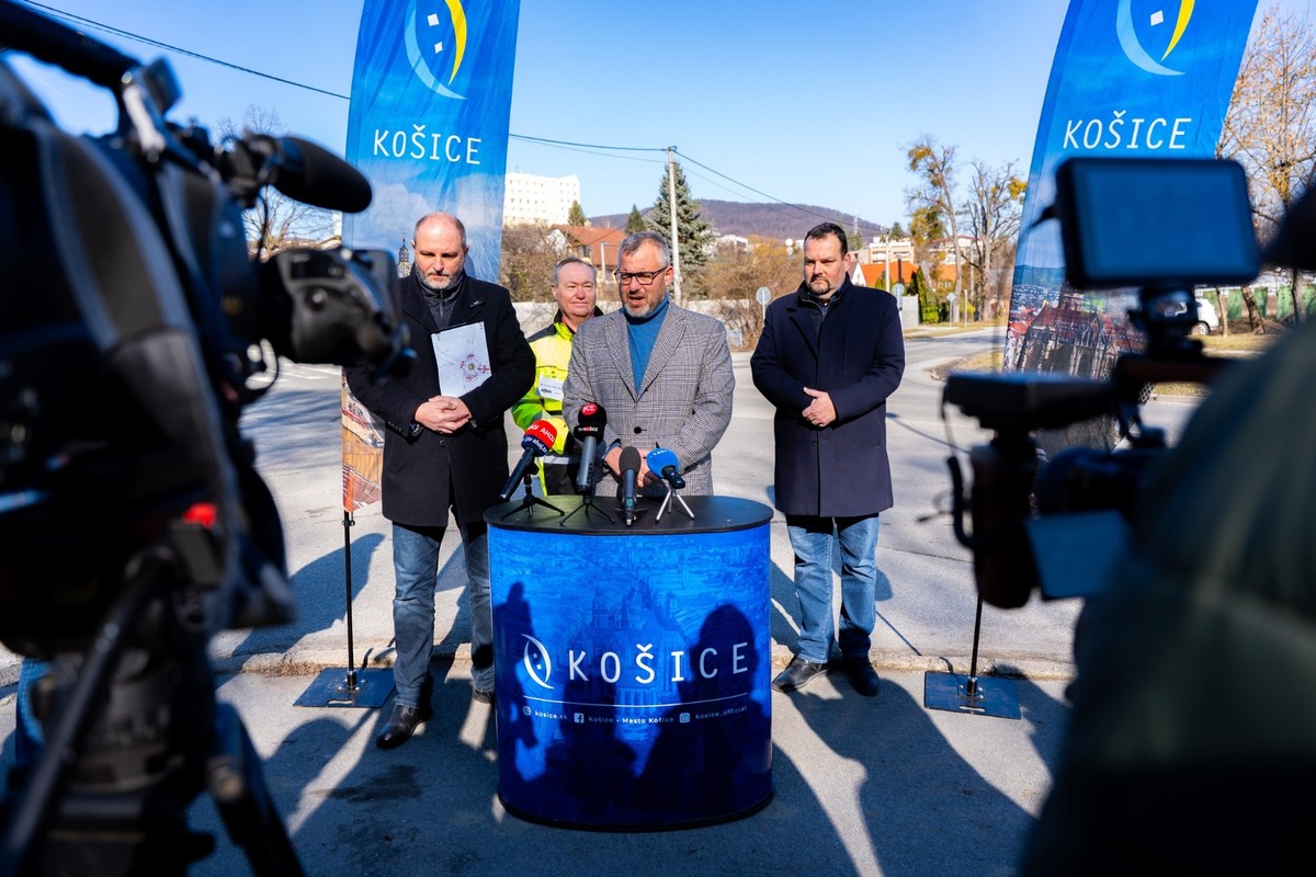 FOTO: Na križovatke pri Crow Aréne postavia kruhový objazd, foto 9