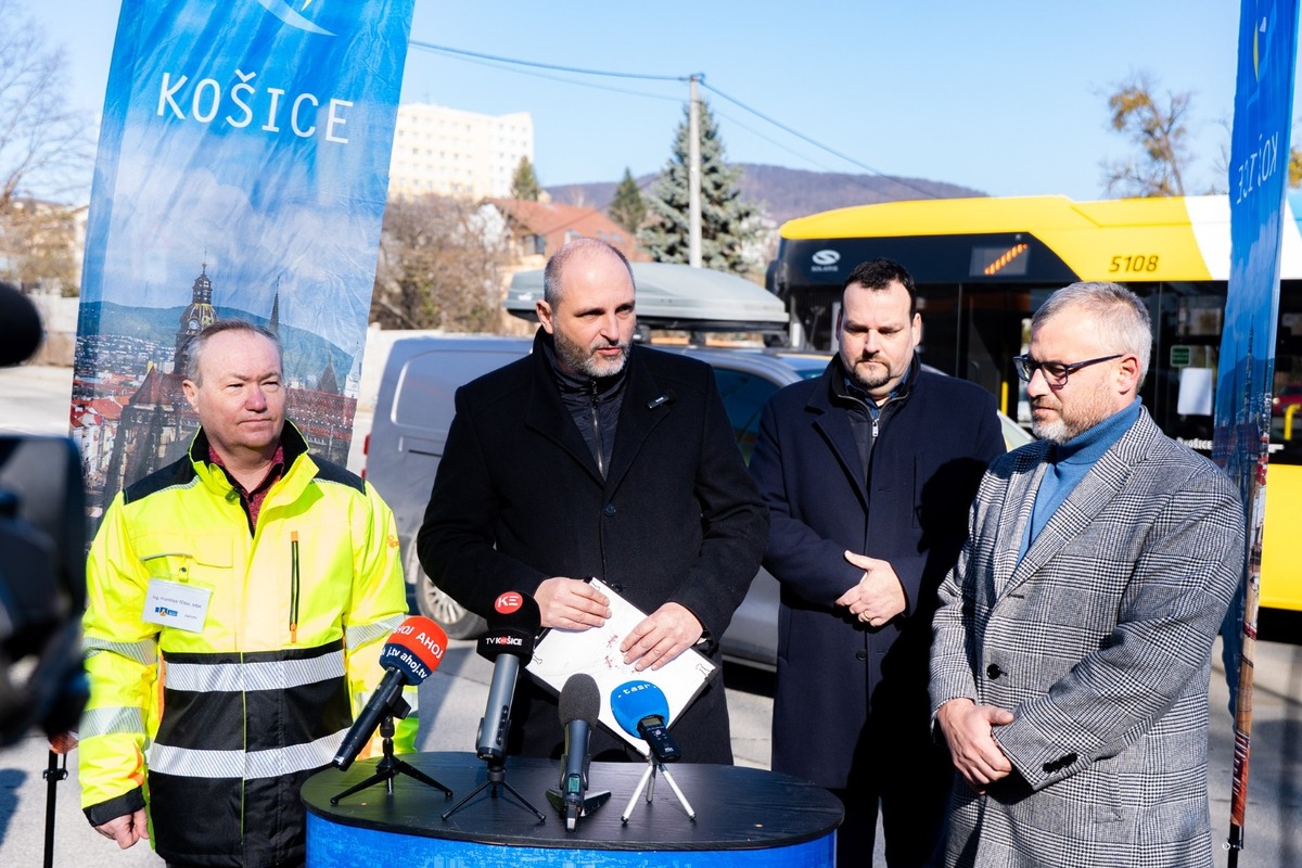 FOTO: Na križovatke pri Crow Aréne postavia kruhový objazd, foto 11