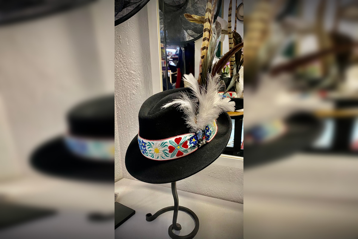 FOTO: Na košickej Hlavnej ulici vznikajú nádherné klobúky, foto 3