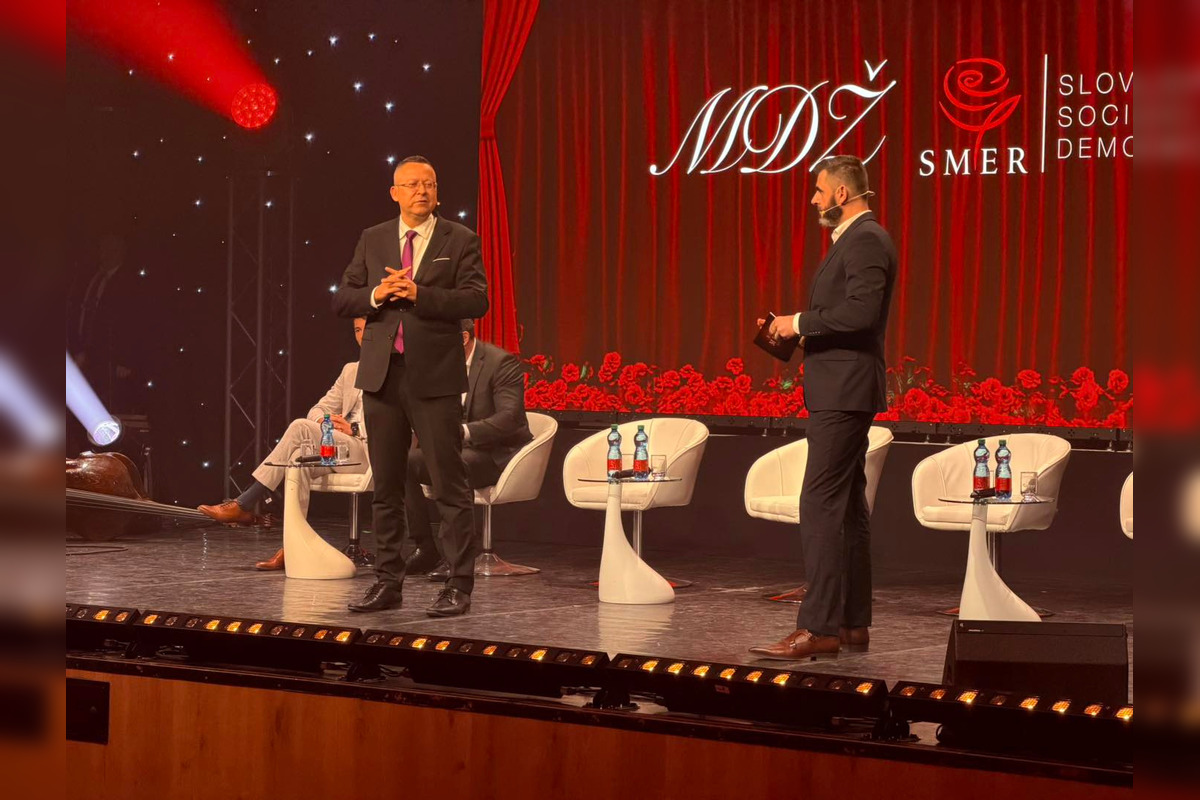 FOTO: V michalovskom kultúrnom stredisku zaplnili celé hľadisko nadšené diváčky, foto 1