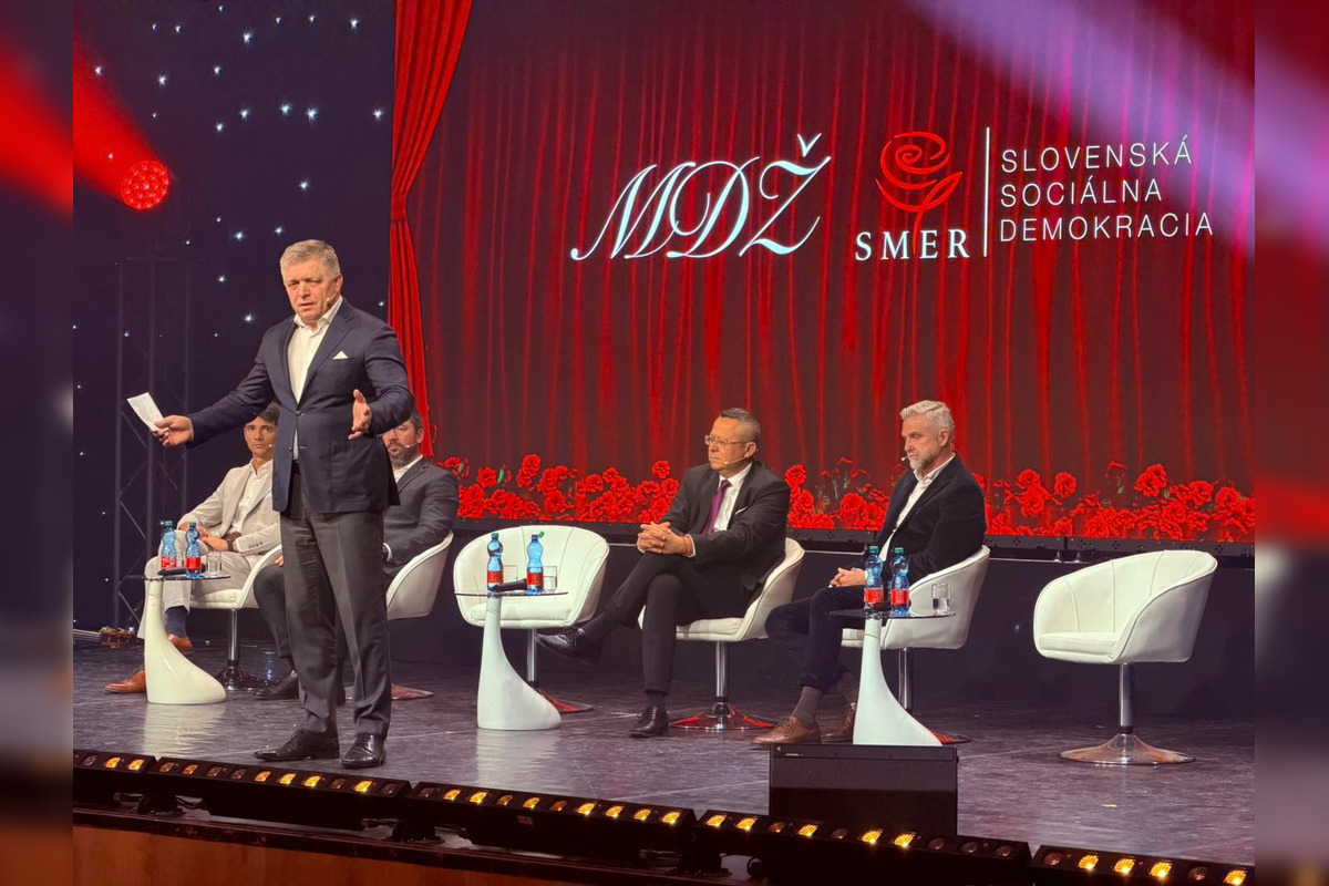 FOTO: V michalovskom kultúrnom stredisku zaplnili celé hľadisko nadšené diváčky, foto 4