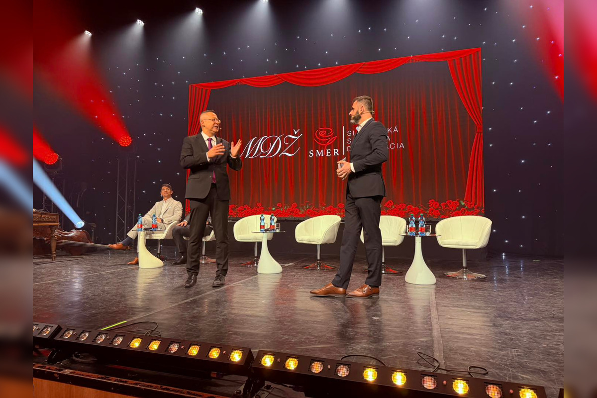 FOTO: V michalovskom kultúrnom stredisku zaplnili celé hľadisko nadšené diváčky, foto 5