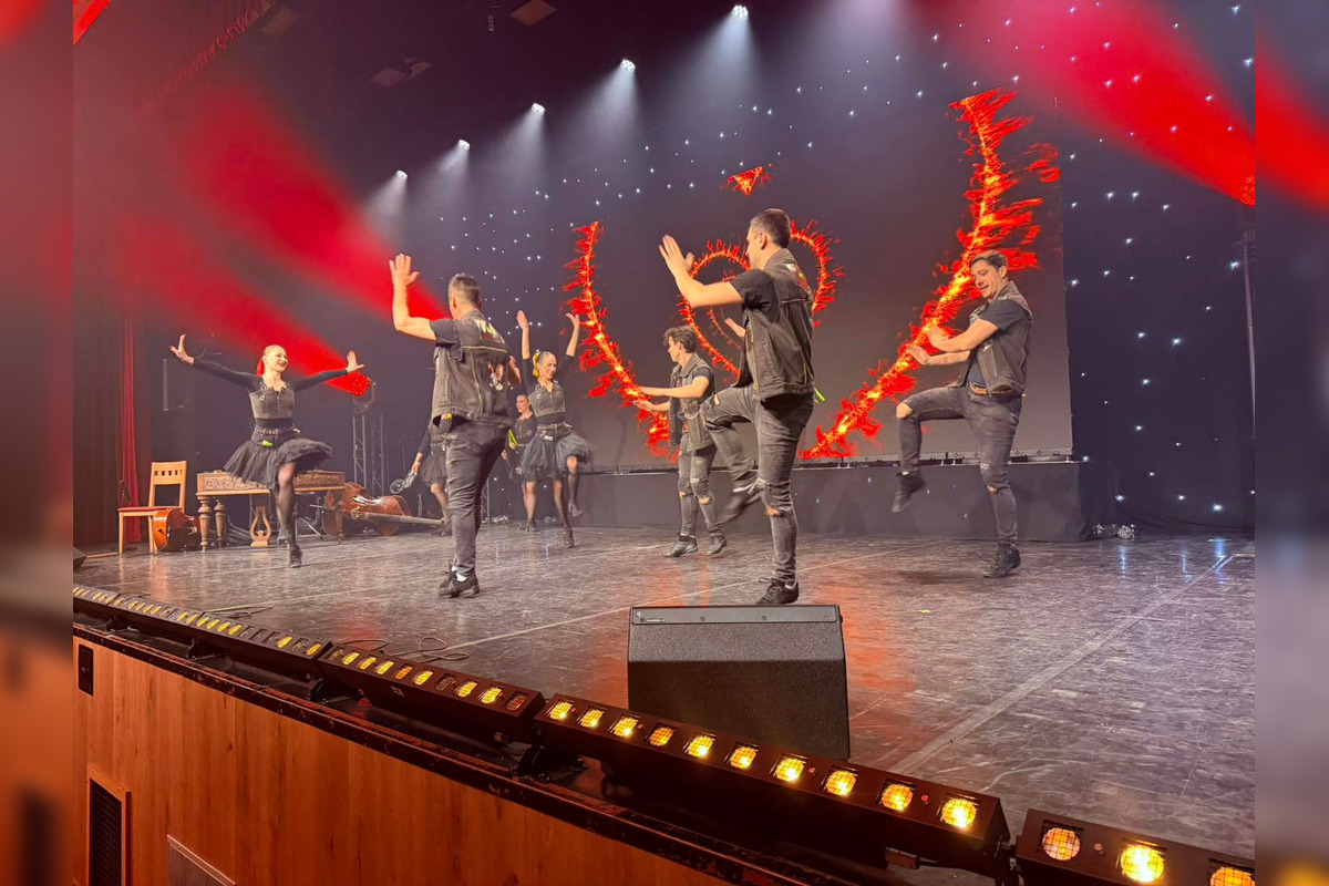 FOTO: V michalovskom kultúrnom stredisku zaplnili celé hľadisko nadšené diváčky, foto 7