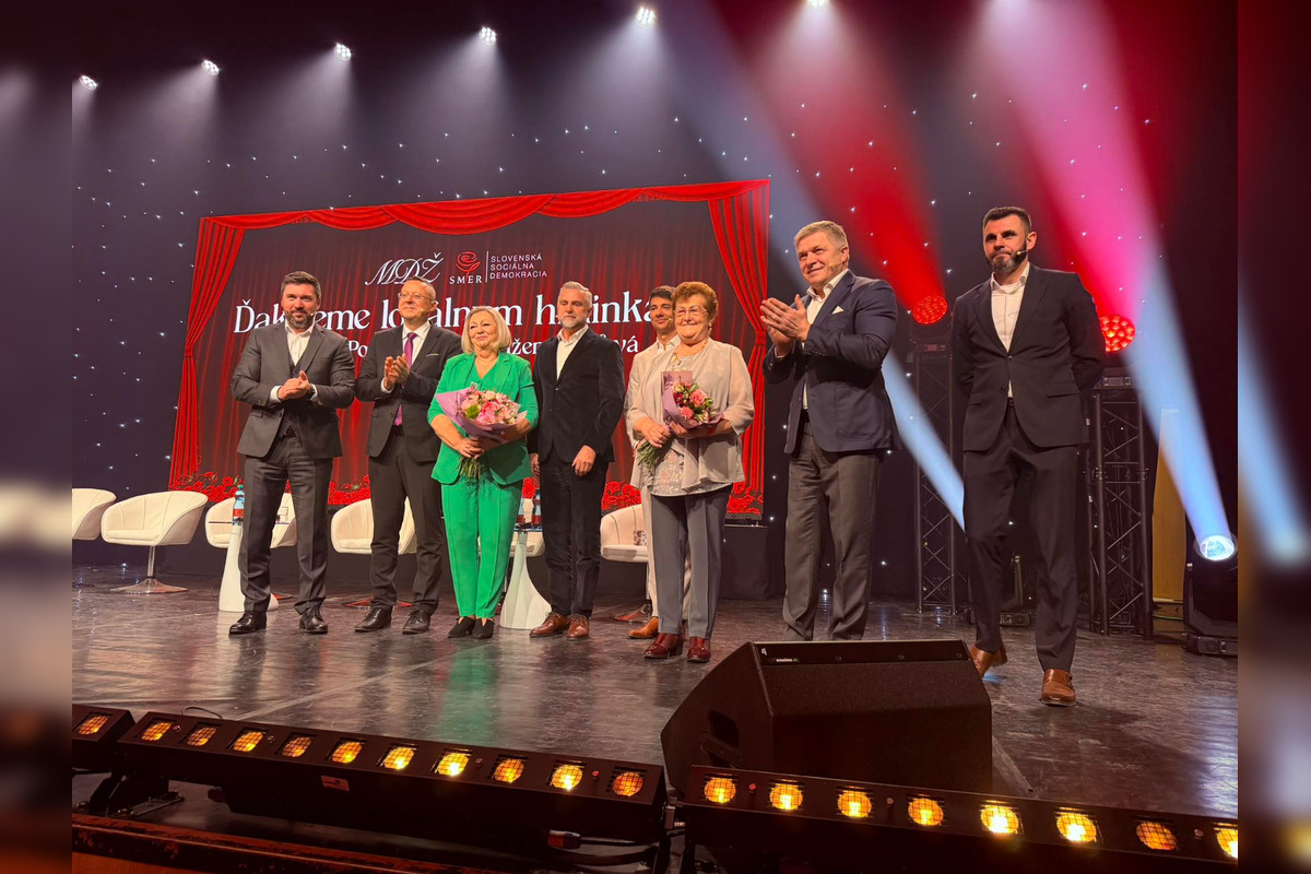 FOTO: V michalovskom kultúrnom stredisku zaplnili celé hľadisko nadšené diváčky, foto 12