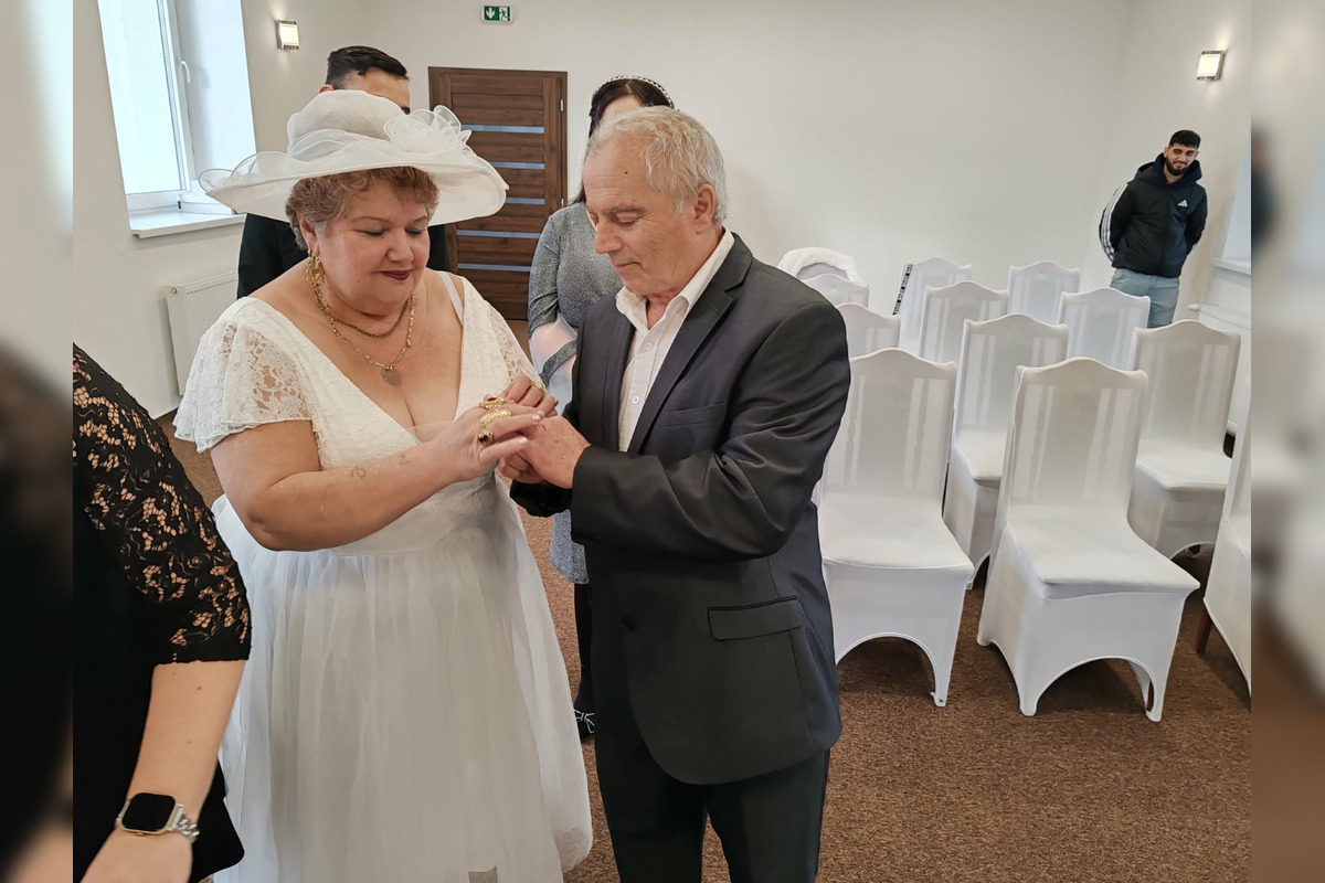 FOTO: Sobáš v zemplínskej obci ukázal, že láska kvitne v každom veku, foto 1