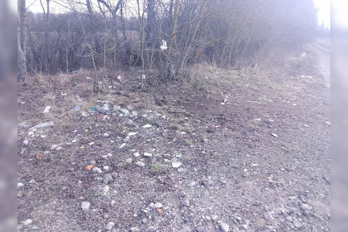 FOTO: V Trebišove vznikla čierna skládka, ľudia ju okamžite nahlásili, foto 1