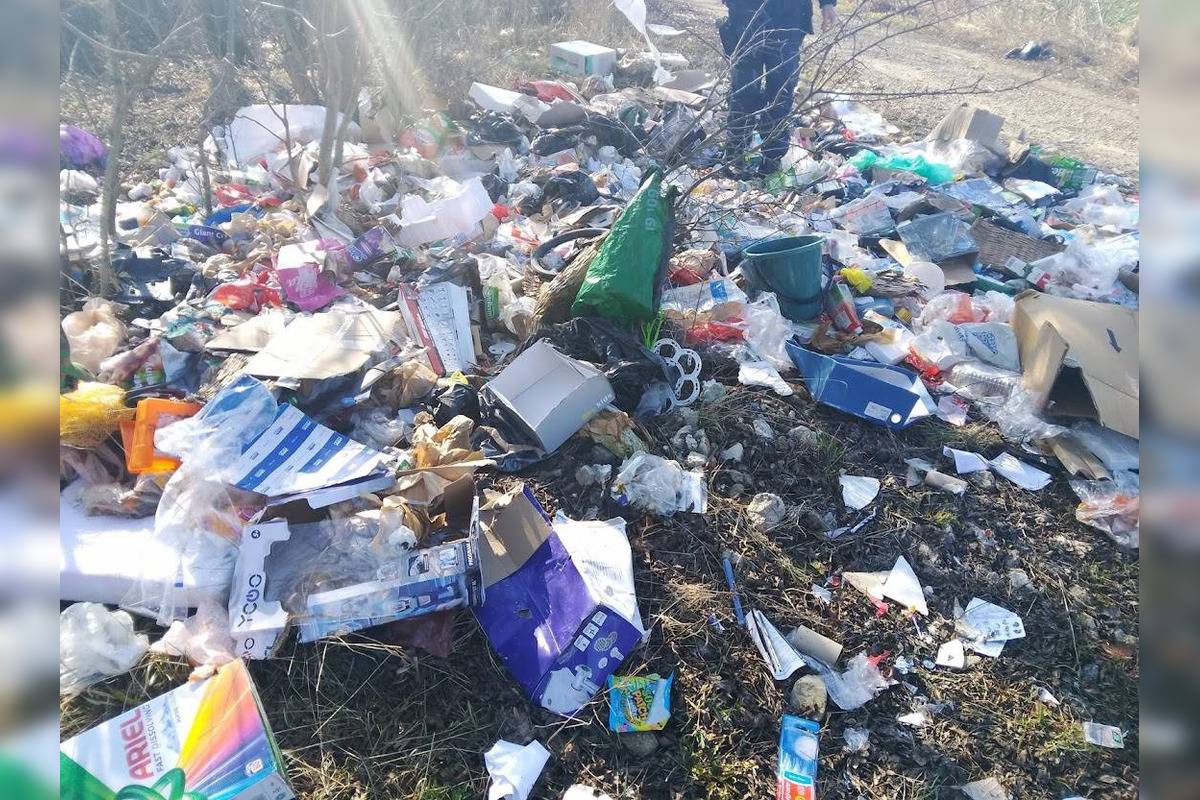 FOTO: V Trebišove vznikla čierna skládka, ľudia ju okamžite nahlásili, foto 2