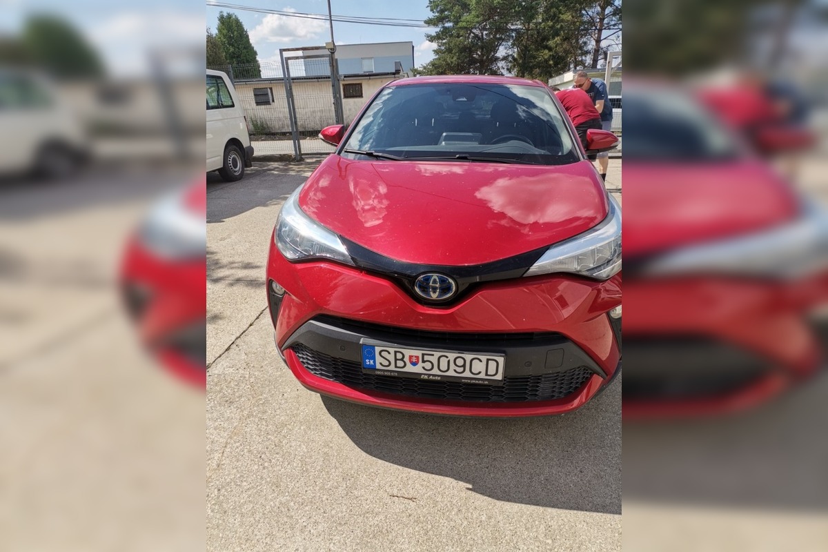 FOTO: Daňové úrady na východe rozpredávajú autá v dražbách, foto 1