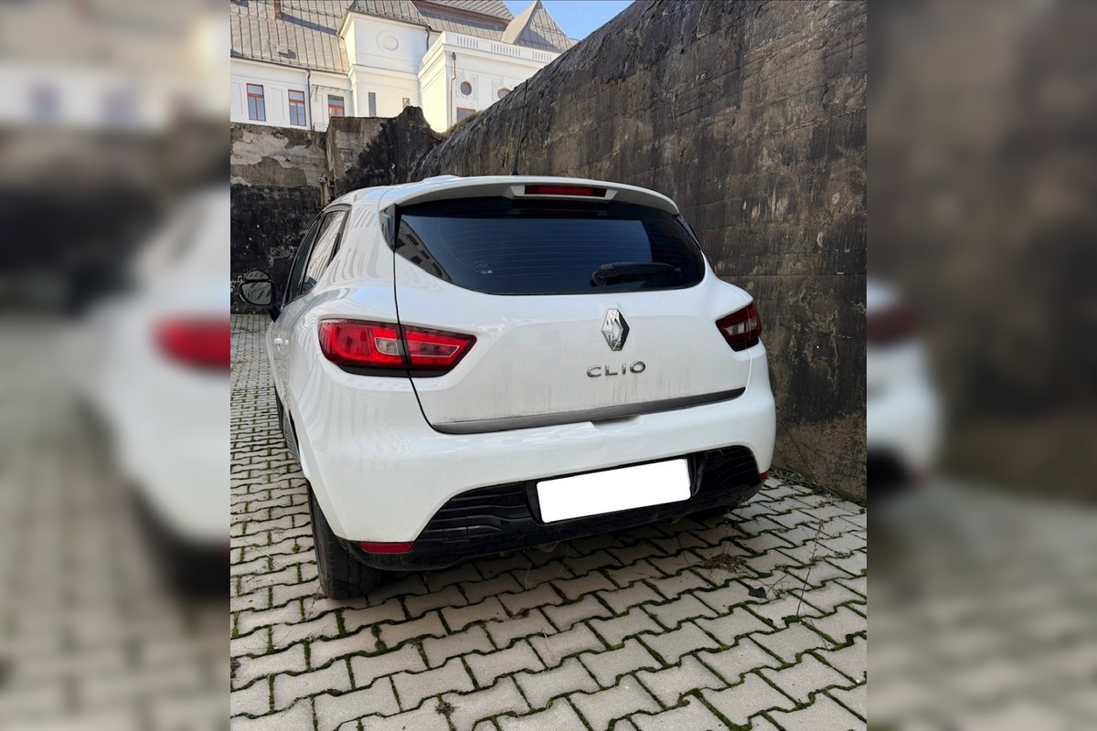 FOTO: Daňové úrady na východe rozpredávajú autá v dražbách, foto 7