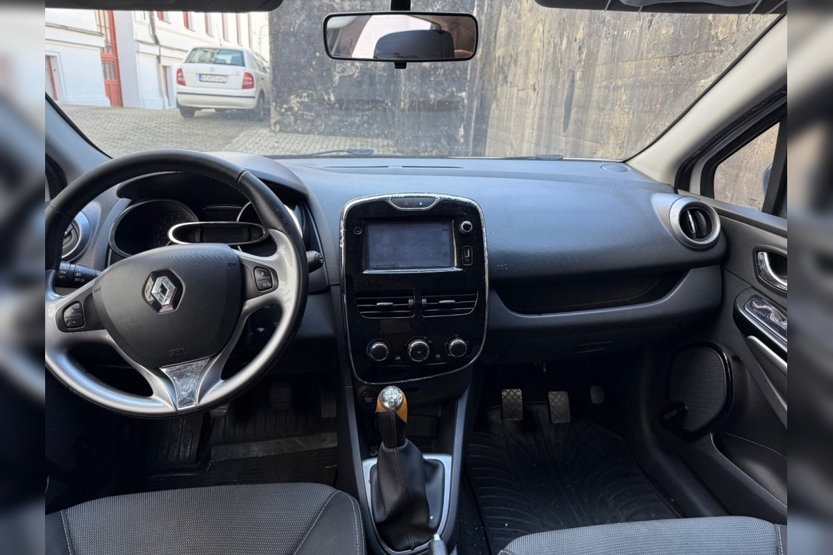 FOTO: Daňové úrady na východe rozpredávajú autá v dražbách, foto 12