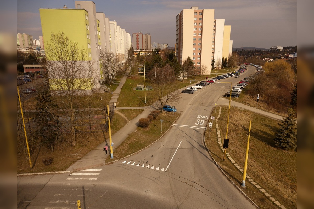 FOTO: Nové dopravné opatrenia na KVP: spomaľovacie vankúše, zóny 30 aj nové značenie, foto 1