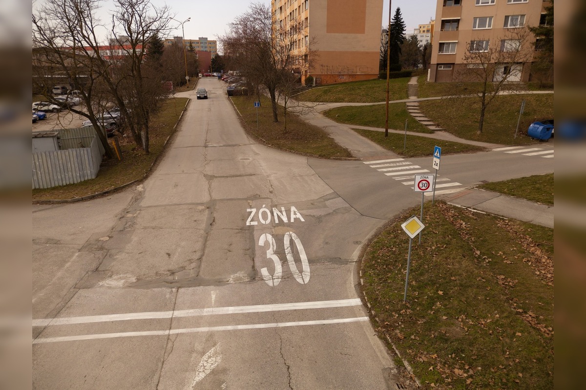 FOTO: Nové dopravné opatrenia na KVP: spomaľovacie vankúše, zóny 30 aj nové značenie, foto 2