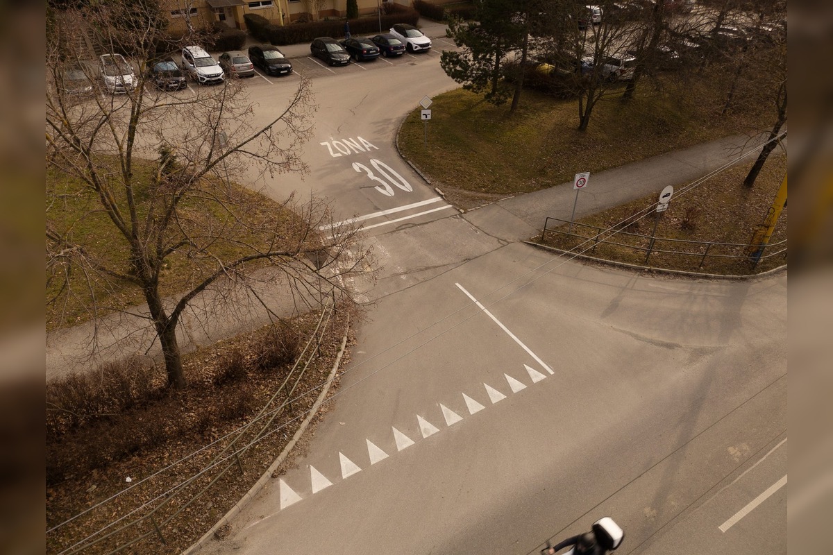 FOTO: Nové dopravné opatrenia na KVP: spomaľovacie vankúše, zóny 30 aj nové značenie, foto 3