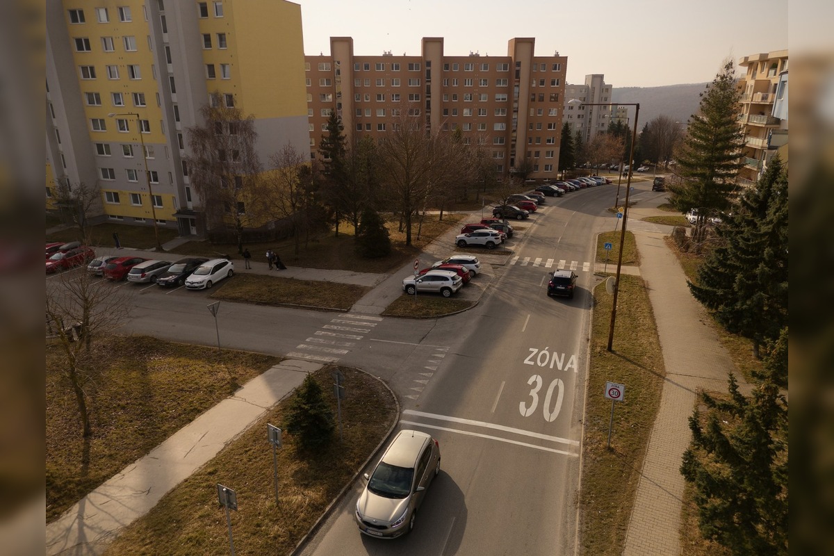 FOTO: Nové dopravné opatrenia na KVP: spomaľovacie vankúše, zóny 30 aj nové značenie, foto 4