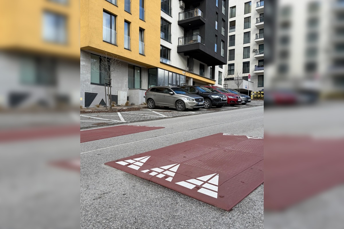 FOTO: Nové dopravné opatrenia na KVP: spomaľovacie vankúše, zóny 30 aj nové značenie, foto 9