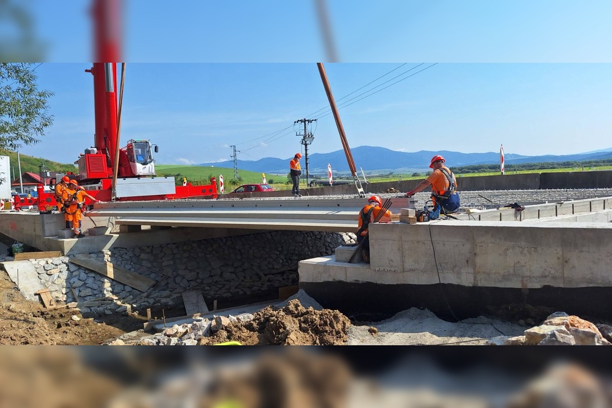 FOTO: Výstavba mosta v Olcnave napreduje neuveriteľnou rýchlosťou, foto 7