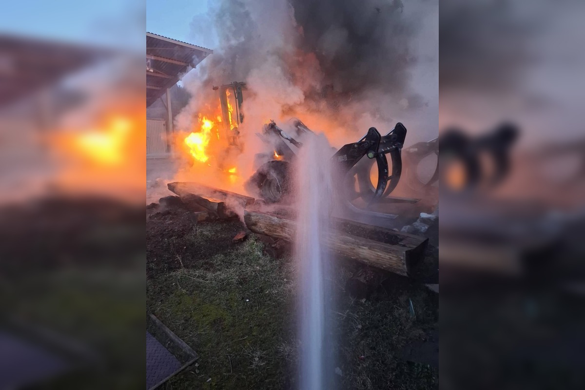 FOTO: Požiar expedičného skladu v Mníšku nad Hnilcom, foto 4