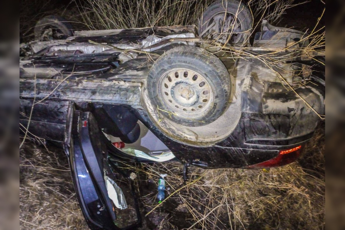 FOTO: Tínedžer sa prevrátil s autom a zranil neplnoletých pasažierov, foto 2