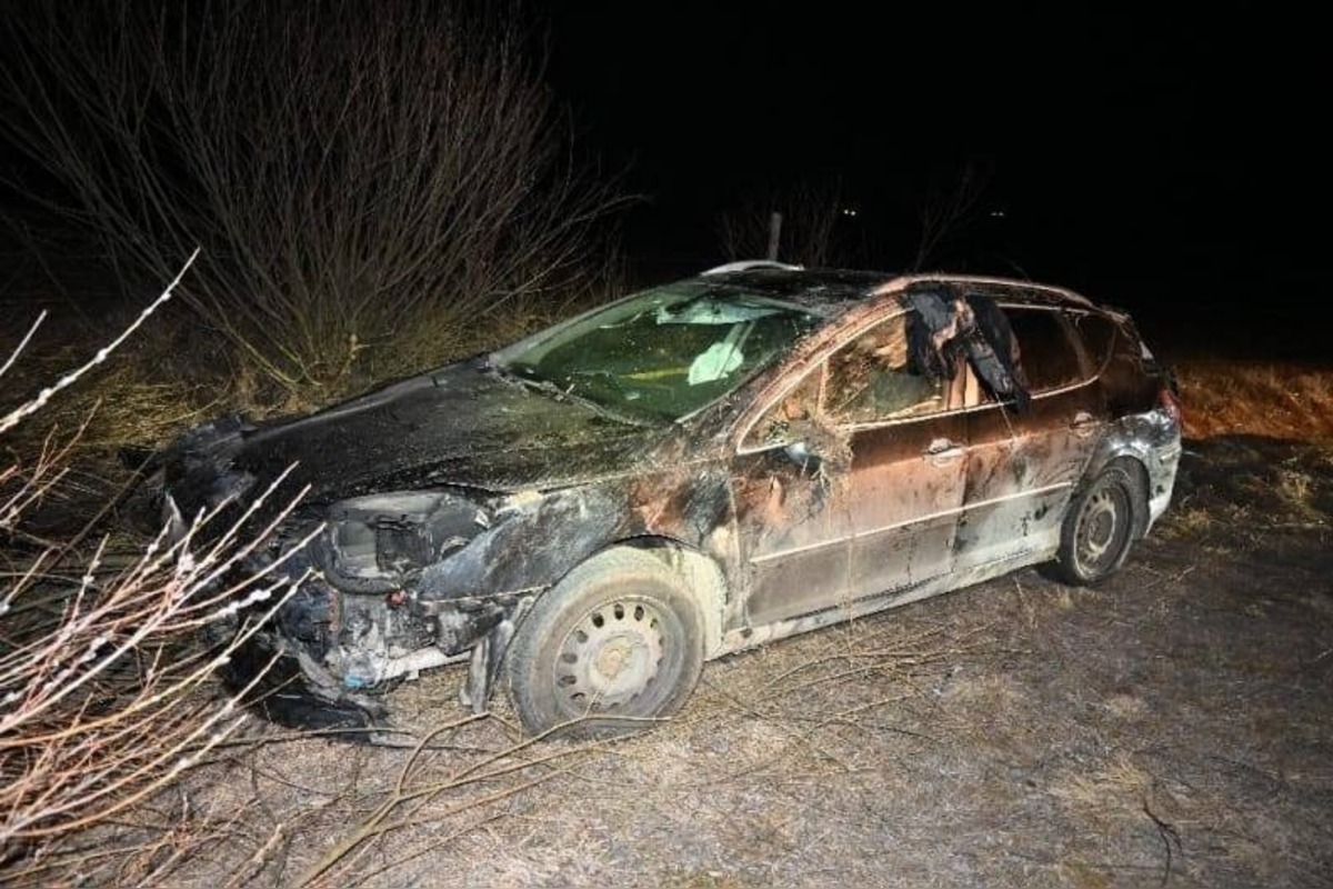 FOTO: Tínedžer sa prevrátil s autom a zranil neplnoletých pasažierov, foto 3