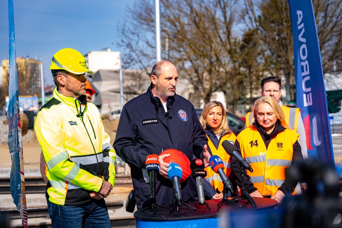 FOTO: Modernizácia električkovej trate Nad jazerom, foto 6