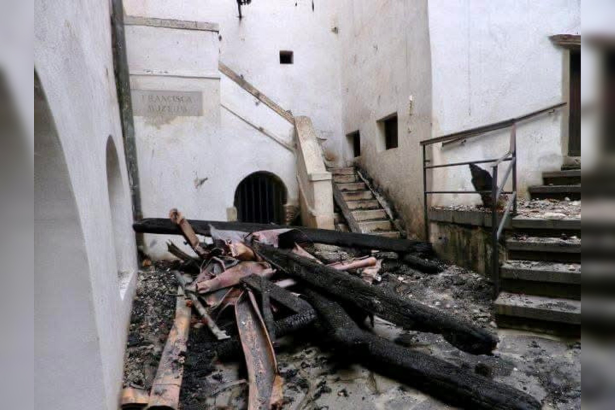 FOTO: Krásnu Hôrku pred 14 rokmi pohltili ničivé plamene, foto 2