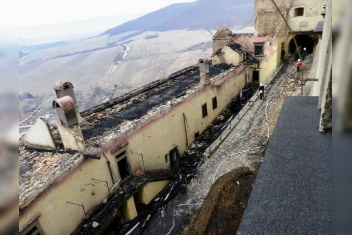 FOTO: Krásnu Hôrku pred 14 rokmi pohltili ničivé plamene, foto 6