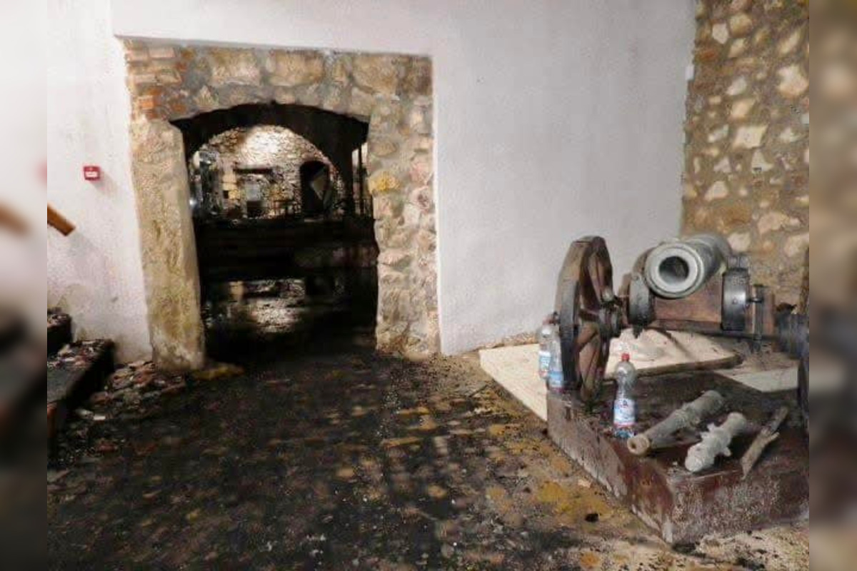 FOTO: Krásnu Hôrku pred 14 rokmi pohltili ničivé plamene, foto 12