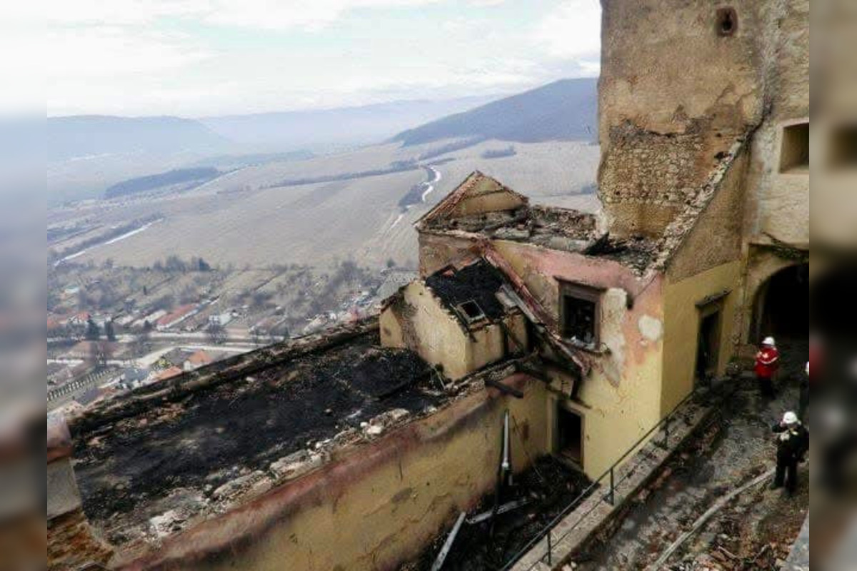 FOTO: Krásnu Hôrku pred 14 rokmi pohltili ničivé plamene, foto 16