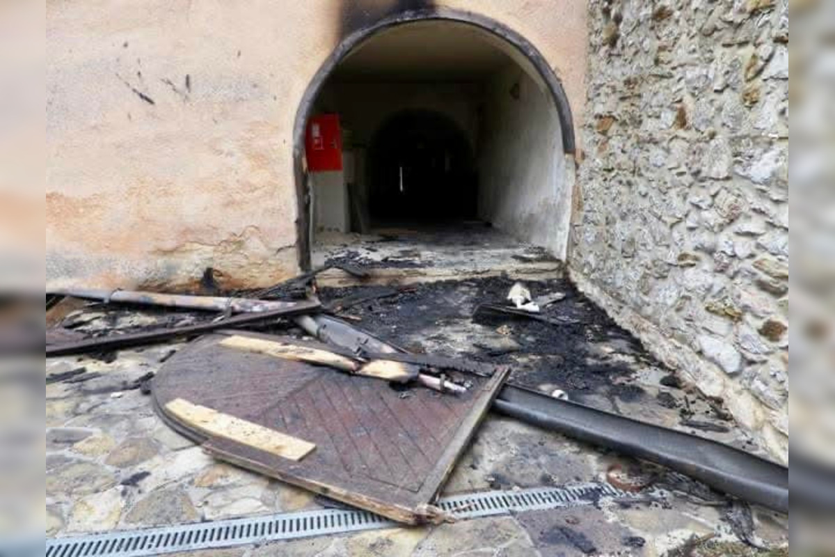 FOTO: Krásnu Hôrku pred 14 rokmi pohltili ničivé plamene, foto 27