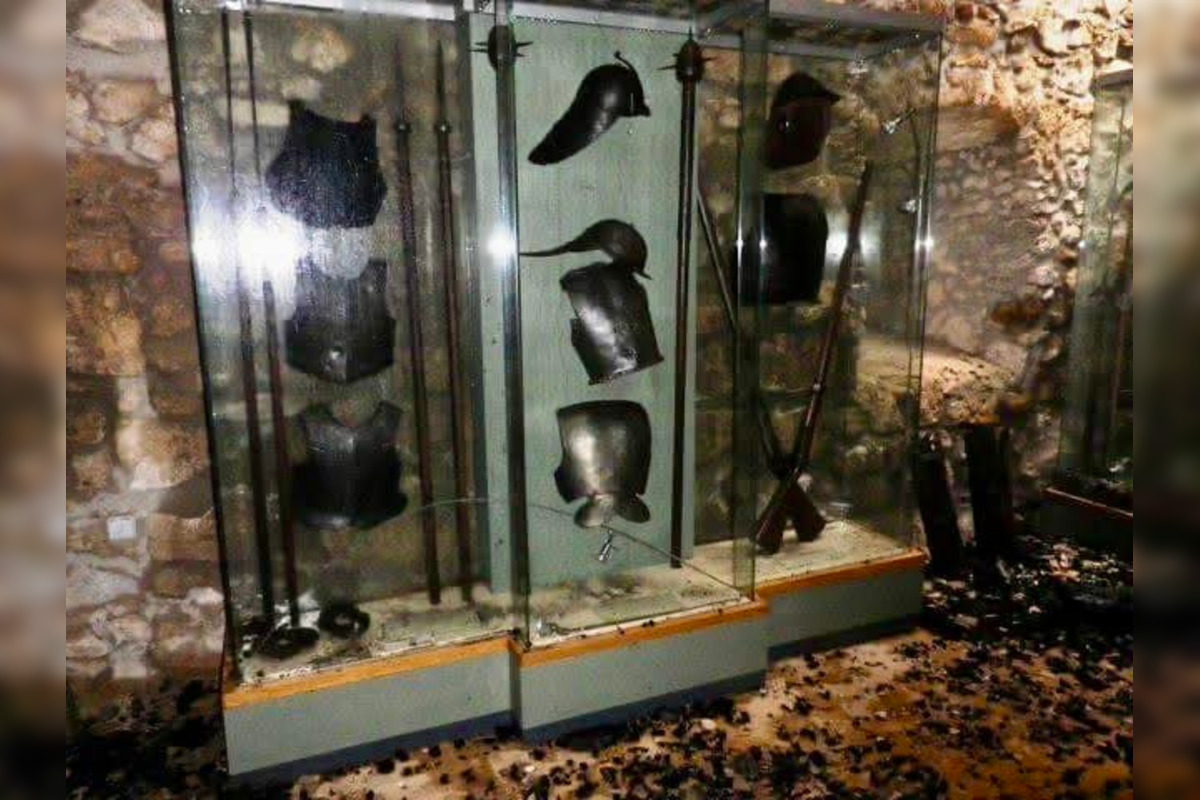 FOTO: Krásnu Hôrku pred 14 rokmi pohltili ničivé plamene, foto 32