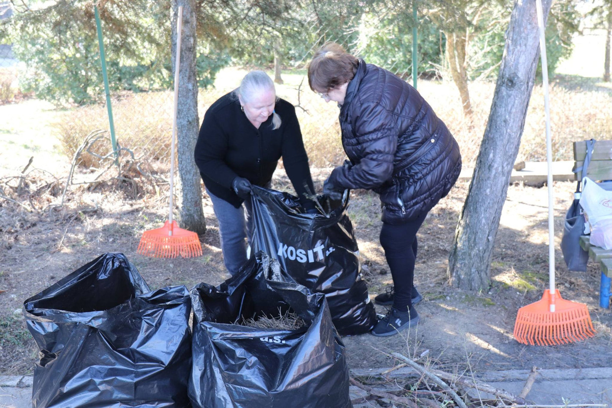 FOTO: Ťahanovčania majú za sebou ďalšiu jarnú brigádu, foto 11