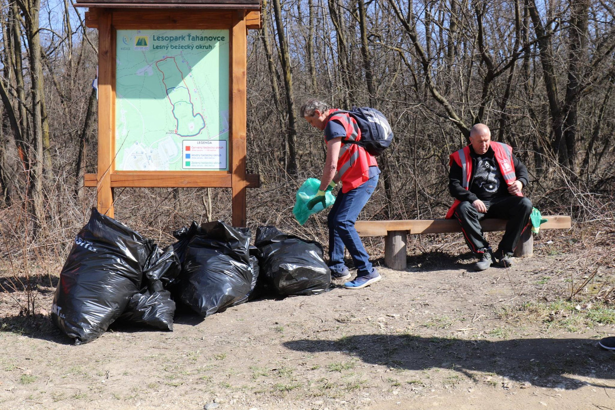 FOTO: Ťahanovčania majú za sebou ďalšiu jarnú brigádu, foto 13