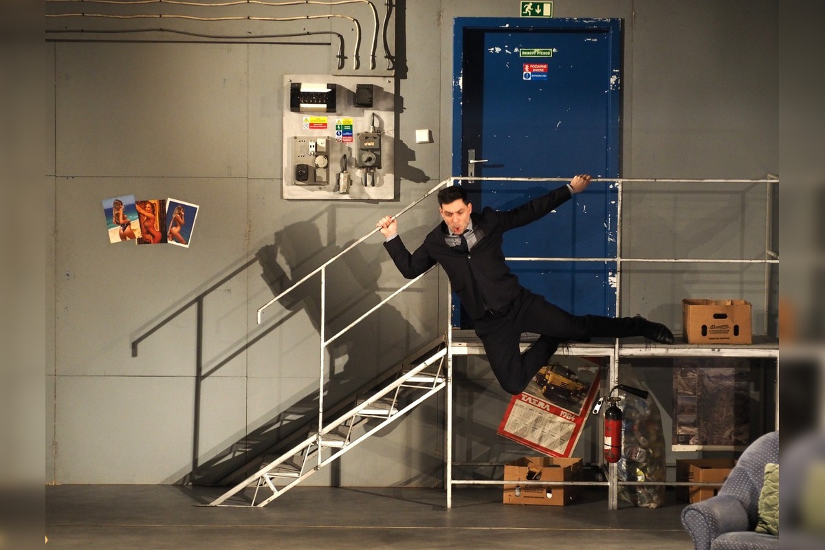 FOTO: Divadlo Komédie vystúpilo pred divákmi v Snine a Trebišove, v Rožňave to skončilo fiaskom, foto 14