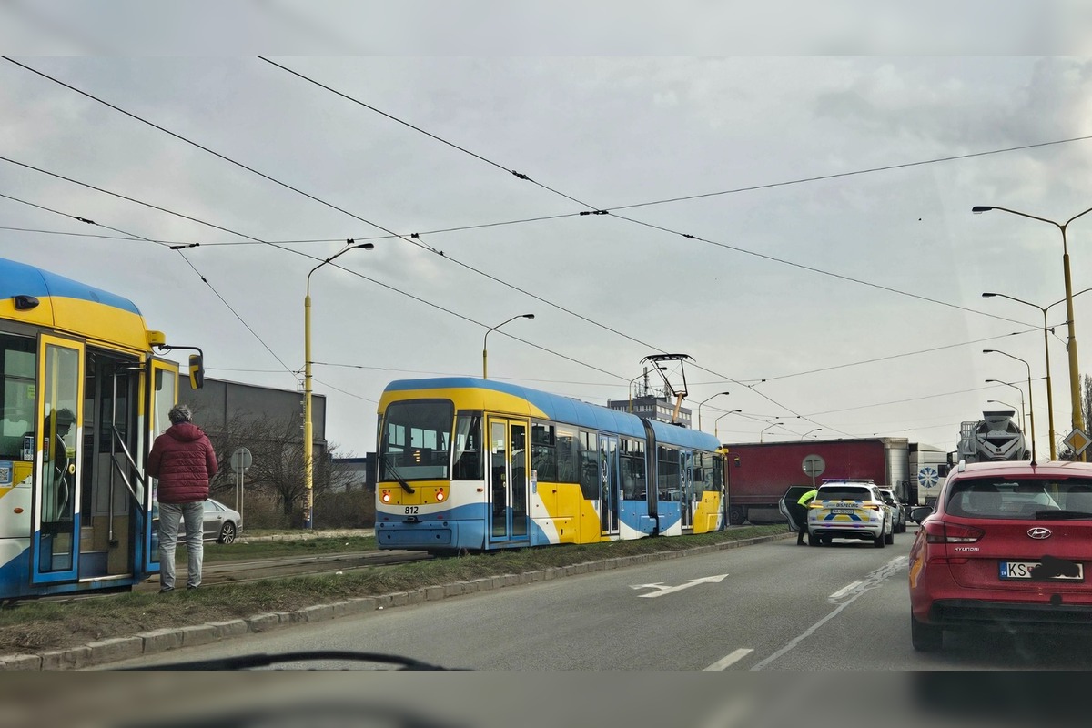 FOTO: Zrážka električky a kamiónu v Barci, foto 2