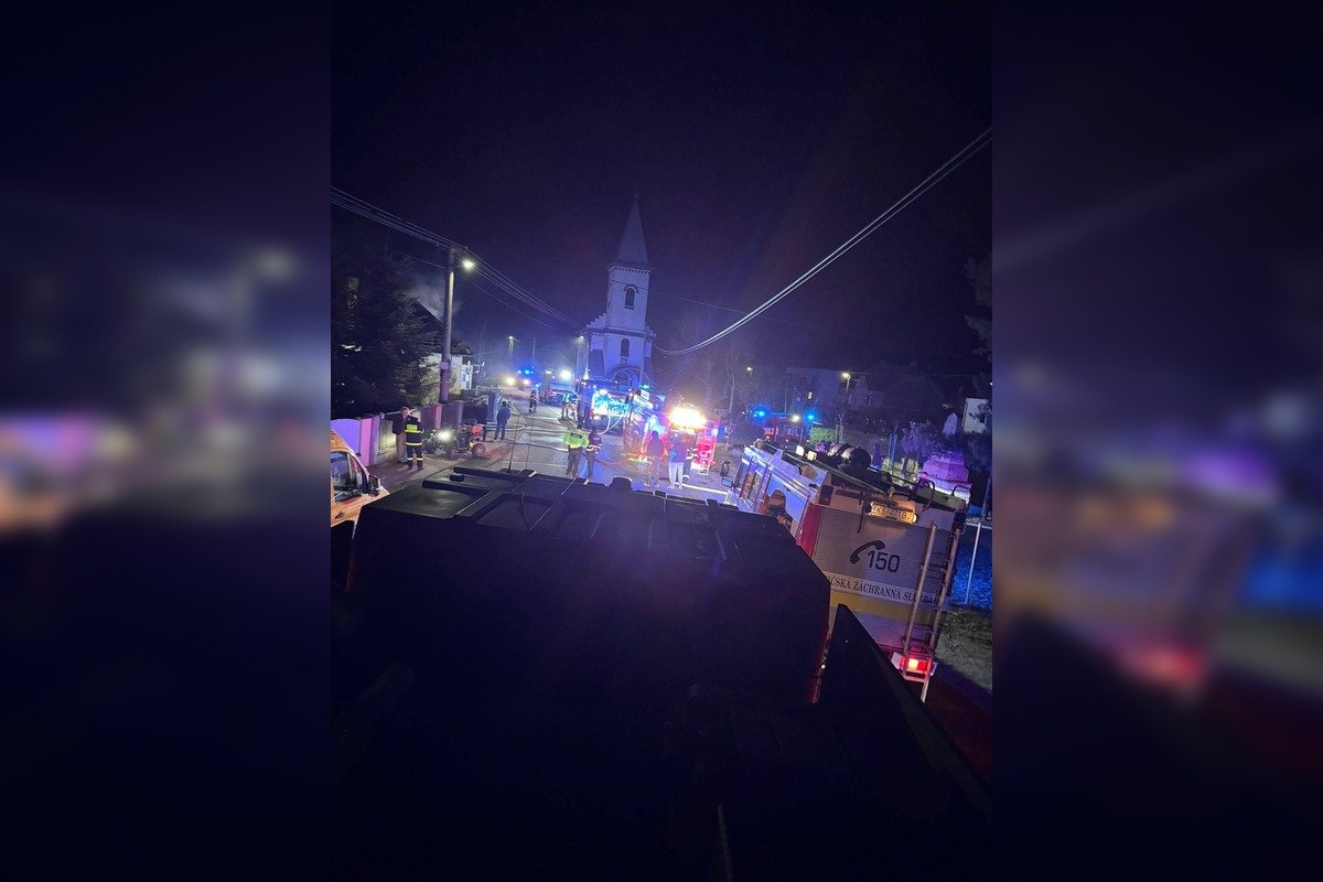 FOTO: Požiar rodinného domu v Kalši, foto 1