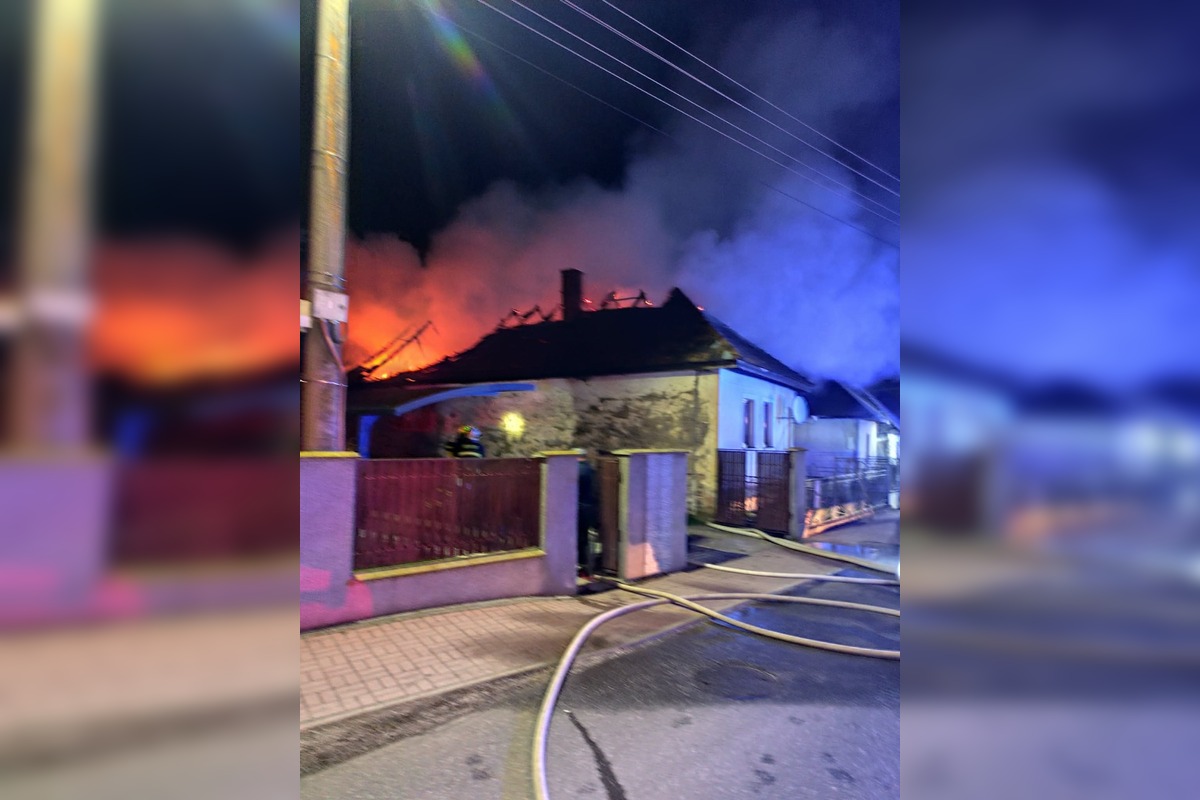 FOTO: Požiar rodinného domu v Kalši, foto 10