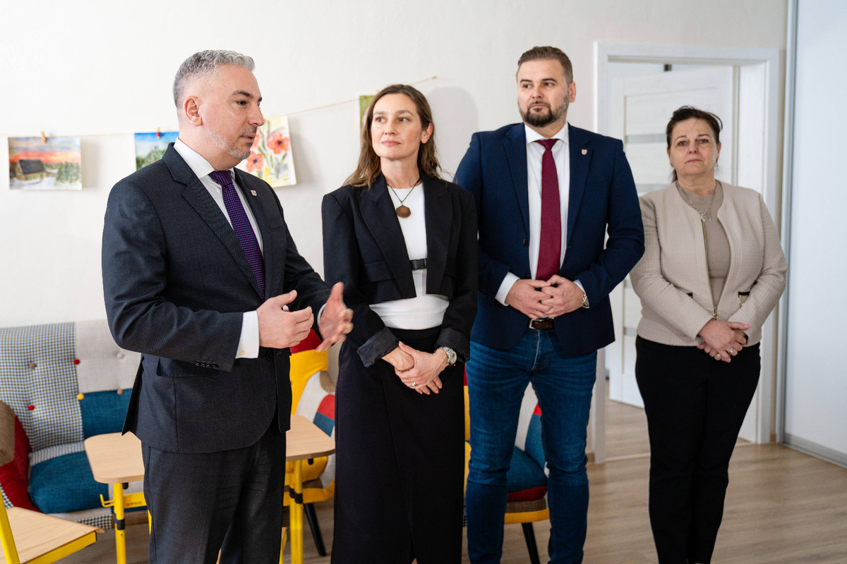 FOTO: V Košiciach sa strihala páska nových priestorov pre Službu včasnej intervencie, foto 1