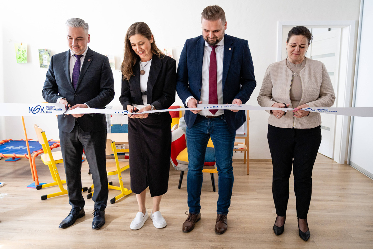 FOTO: V Košiciach sa strihala páska nových priestorov pre Službu včasnej intervencie, foto 3