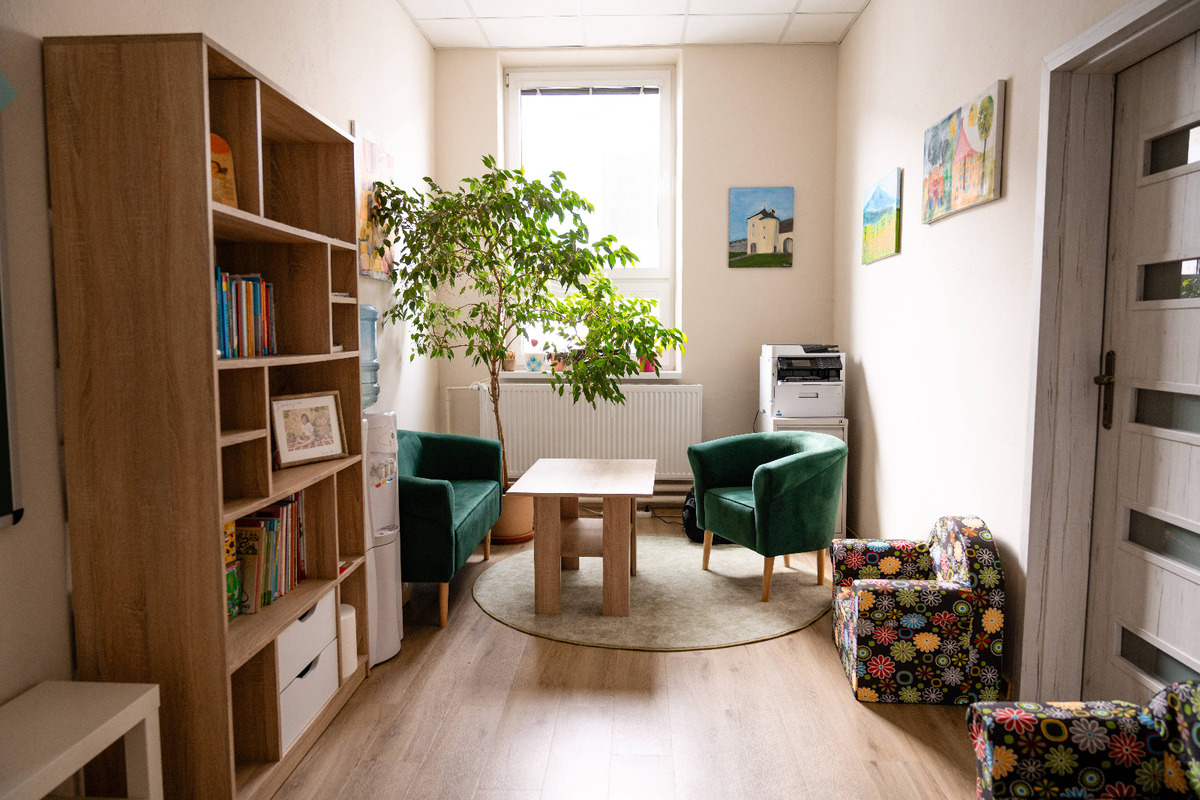 FOTO: V Košiciach sa strihala páska nových priestorov pre Službu včasnej intervencie, foto 4