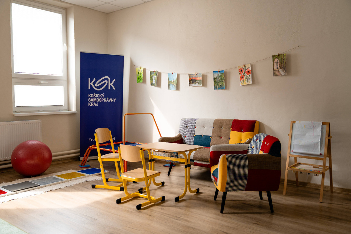 FOTO: V Košiciach sa strihala páska nových priestorov pre Službu včasnej intervencie, foto 8