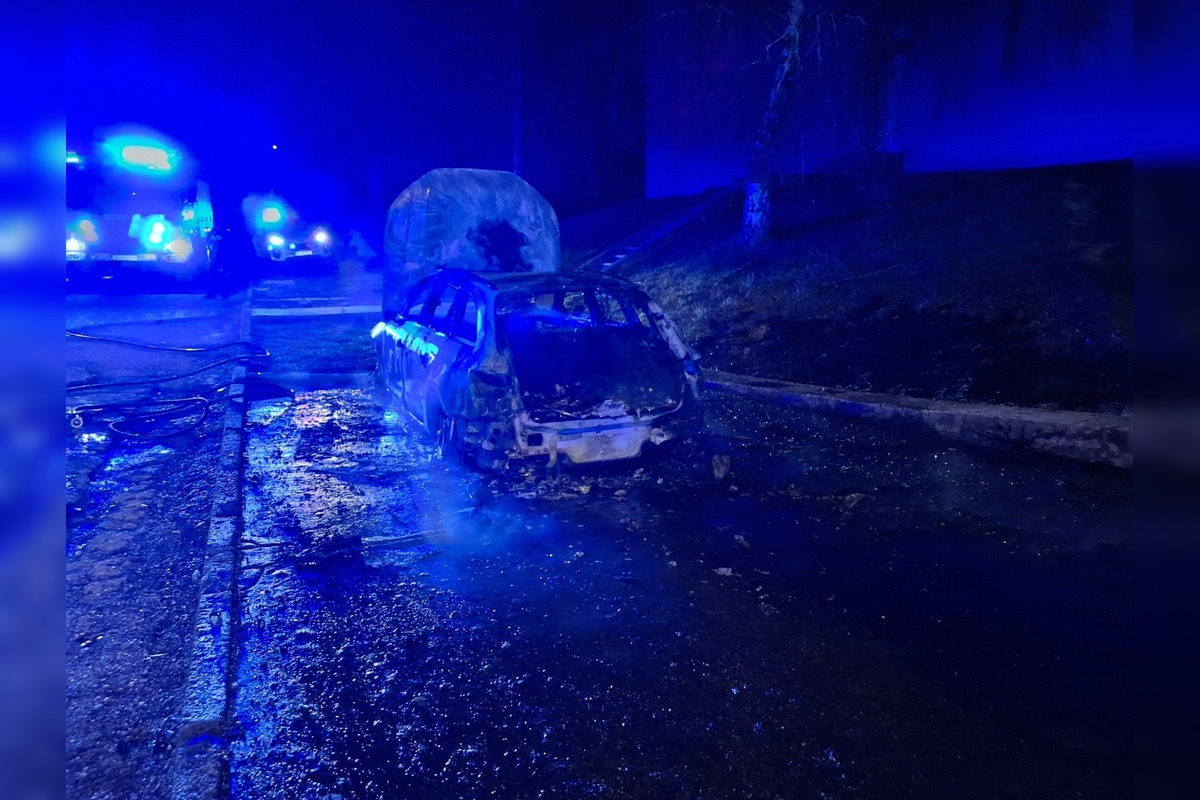 FOTO: Nočný požiar auta na sídlisku KVP, foto 1