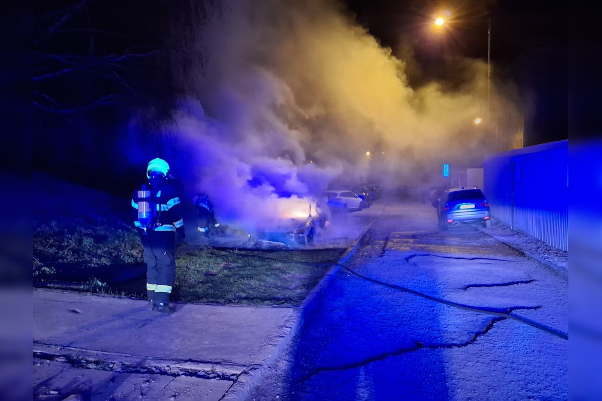 FOTO: Nočný požiar auta na sídlisku KVP, foto 3